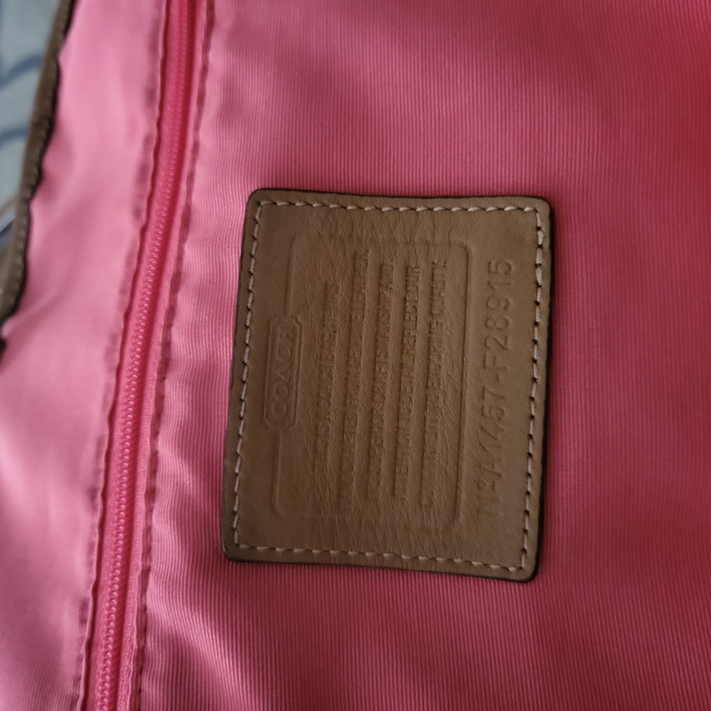 Coach Hadley Duffle Bag . - Picture 16 of 16